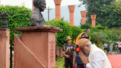 Vice President Shri C. P. Radhakrishnan paid floral tribute to the statue of Mahatma Gandhi and Babasaheb Dr. B. R. Ambedkar and was accorded a ceremonial Guard of Honour at the Arunachal Pradesh Legislative Assembly in Itanagar on 09.09.2026