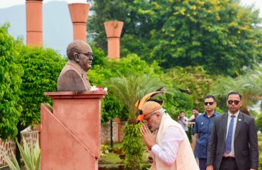 Vice President Shri C. P. Radhakrishnan paid floral tribute to the statue of Mahatma Gandhi and Babasaheb Dr. B. R. Ambedkar and was accorded a ceremonial Guard of Honour at the Arunachal Pradesh Legislative Assembly in Itanagar on 09.09.2026