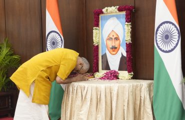 Vice-President Shri C. P. Radhakrishnan paid floral tribute to great poet Subramania Bharatiyar on his death anniversary . (11.09.2026)