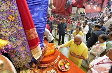 Vice-President Shri C. P. Radhakrishnan had darshan and offered prayers to Lalbaugcha Raja Ganpati ji in Mumbai on 18.09.2026