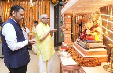 Vice President Shri C. P. Radhakrishnan offered prayers to Lord Ganesha at the residence of Maharashtra Chief Minister Shri Devendra Fadnavis during his visit to Mumbai on 18.09.2026