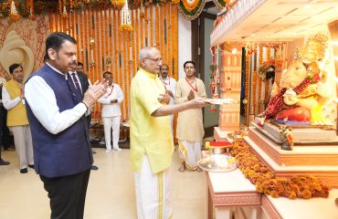 Vice President Shri C. P. Radhakrishnan offered prayers to Lord Ganesha at the residence of Maharashtra Chief Minister Shri Devendra Fadnavis during his visit to Mumbai on 18.09.2026