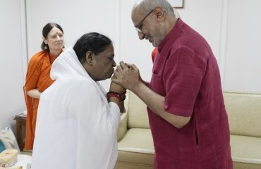 Vice President Shri C. P. Radhakrishnan met Mata Amritanandamayi Devi at Amritapuri today on the occasion of her 73rd birthday on 27.09.2026