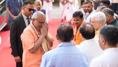 Vice President Shri C. P. Radhakrishnan visited Vedavyasa Gurukulam in New Delhi and met Sri Sri Vishwaprasanna Tirtha Swamiji of Sri Pejavara Adhokshaja Matha, Udupi on 23.09.2026