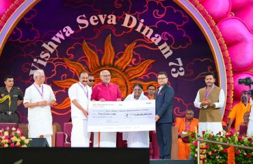 Vice President Shri C. P. Radhakrishnan launched several humanitarian initiatives of Mata Amritanandamayi Math during the Vishwa Seva Dinam celebrations at Amritapuri, Kollam on 27.09.2026