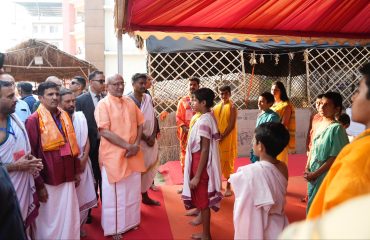 Vice President Shri C. P. Radhakrishnan visited Vedavyasa Gurukulam in New Delhi and met Sri Sri Vishwaprasanna Tirtha Swamiji of Sri Pejavara Adhokshaja Matha, Udupi on 23.09.2026