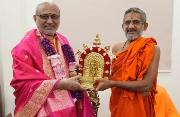 Vice President Shri C. P. Radhakrishnan visited Vedavyasa Gurukulam in New Delhi and met Sri Sri Vishwaprasanna Tirtha Swamiji of Sri Pejavara Adhokshaja Matha, Udupi on 23.09.2026