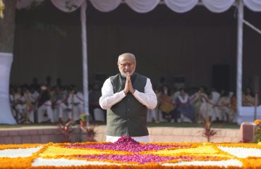 Vice President Shri C. P. Radhakrishnan paid tributes to former Prime Minister Shri Lal Bahadur Shastri Ji on his birth anniversary at Vijay Ghat on 02.10.2026