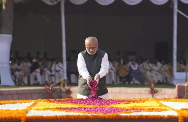 Vice President Shri C. P. Radhakrishnan paid tributes to former Prime Minister Shri Lal Bahadur Shastri Ji on his birth anniversary at Vijay Ghat on 02.10.2026