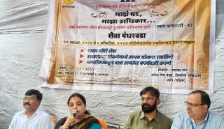 कार्यक्रमात उपस्थित लाभार्थी आणि नागरिकांना संबोधित करताना सक्षम प्राधिकारी-४ श्रीमती मीनल पलांडे