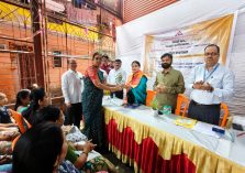 श्रीमती मीनल पलांडे, सक्षम प्राधिकारी-४, यांचा सत्कार;?>