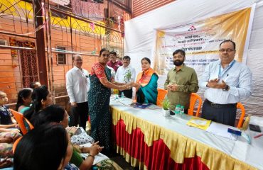 श्रीमती मीनल पलांडे, सक्षम प्राधिकारी-४, यांचा सत्कार