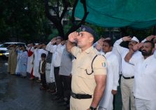 MMR SRA Thane Employees and Officers saluting the flag