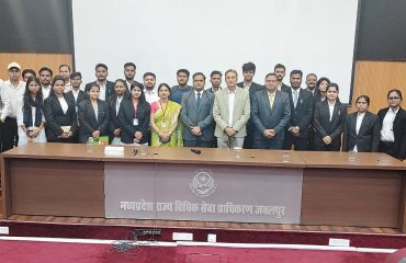 विधिक सेवा प्राधिकरण अधिनियम, 1987 एवं विधिक सहायता गतिविधियों के बारे में जानकारी प्रदान करने के लिए विधि छात्रों के लिए अभिमुखीकरण कार्यक्रम आयोजित किया गया। (दिनांक- 04.05.2024)।