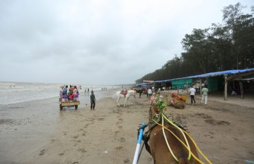 Jampore Beach crowded