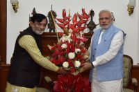 पीएम के साथ सर