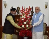 पीएम के साथ सर