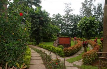 Hirwavan garden path