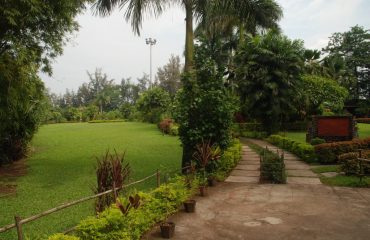 Hirwavan garden path