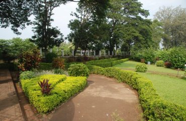 Vanganga Lake Garden path