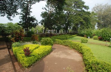 Vanganga Lake Garden path