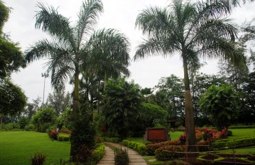 Hirwavan garden path