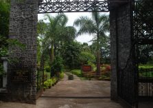 Hirwavan garden gate;?>