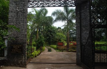 हिरवान बाग़ का गेट