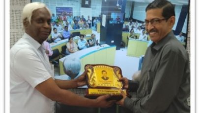 SIO-TS & Head NIU Hyderabad felicitating Shri R S N Murthy