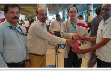 एनआईसी के अन्य वरिष्ठ अधिकारियों के साथ एसआईओ-टीएस और एनआईयू के प्रमुख ने हैदराबाद हवाई अड्डे पर डीजी एनआईसी की अगवानी की