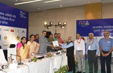 Members of the committee presenting the certificate to Information and Science Officer Shri Ajay Madhukar Joshi.