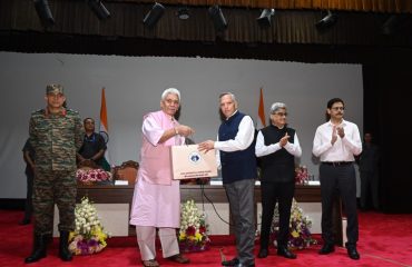 Sh Sanjay Gupta (Sc F) being felicitated by Hon’ble LG JK Sh. Manoj Sinha