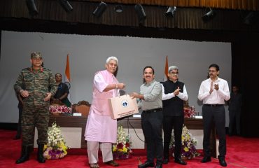 Sh Baiju Ubbot (SC E) being felicitated by Hon’ble LG JK Sh. Manoj Sinha