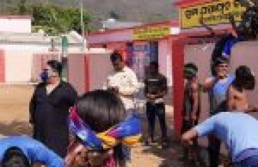 କୋଟିଆରେ ତା୦୭.୦୨.୨୦୨୧ରିଖରେ ଦକ୍ଷିଣାଂଚଳ ରାଜସ୍ୱ କମିଶନରଙ୍କ ସ୍ଥାନୀୟ ଲୋକଙ୍କ ସହ ଯୋଗାଯୋଗ କରିଥିଲେ