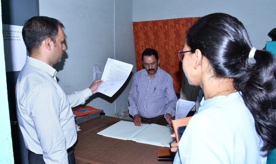 District Magistrate Bhatgain's surprise inspection, panic in offices, strict instructions issued