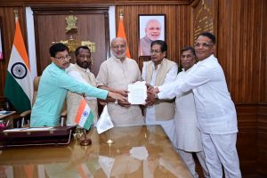 A delegation led by former State Minister and National President of Bahujan Sadan Morcha, Shri Lalchand Mahato met the Honourable Governor Shri C.P. Radhakrishnan at Raj Bhavan.