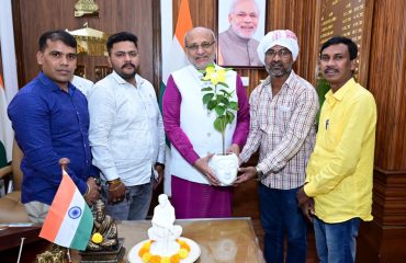 माननीय राज्यपाल श्री सी०पी० राधाकृष्णन और रांची प्रेस क्लब का प्रतिनिधिमंडल