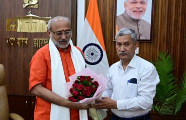 Honorable Governor-cum-Chancellor was met by Vice Chancellor of Binod Bihari Mahto Koyalanchal University, Dhanbad at Raj Bhavan