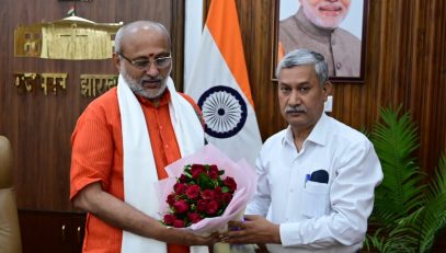 Honorable Governor-cum-Chancellor was met by Vice Chancellor of Binod Bihari Mahto Koyalanchal University, Dhanbad at Raj Bhavan