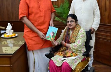 Hon'ble Governor Shri CP Radhakrishnan met Dr. Divya Singh (Pediatrician, RIMS) at Raj Bhavan