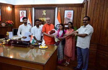 A delegation led by Smt. Gangotri Kujur, former Member of Jharkhand Legislative Assembly met Hon'ble Governor Shri CP Radhakrishnan at Raj Bhawan