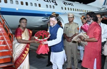 Honourable President of India with Honourable Governor of Jharkhand at Birsa Munda Air Port Ranchi