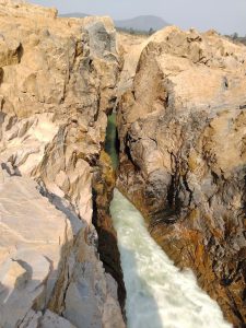Raksganda Waterfall front water