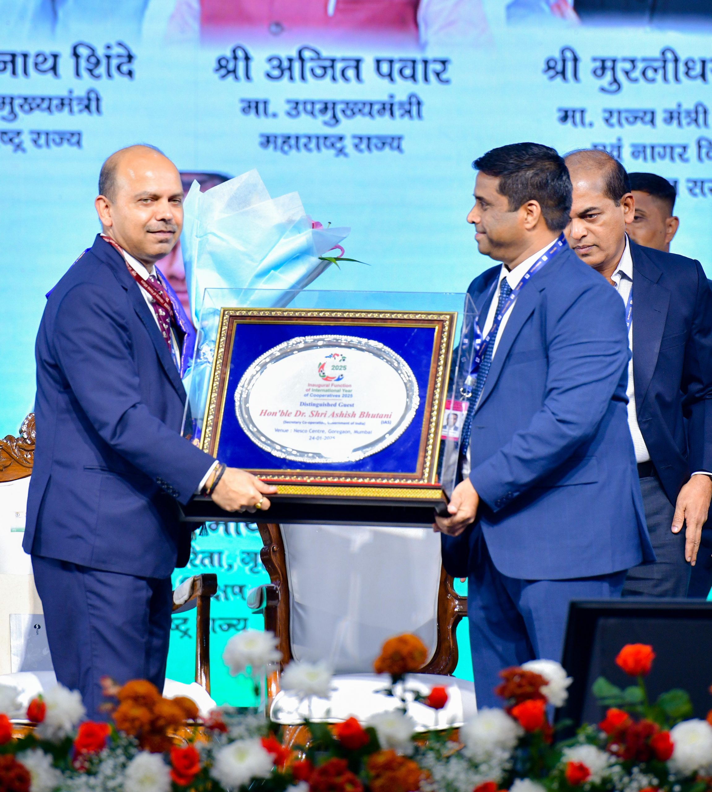 Discussion between Hon. Deputy Chief Minister Shri Eknath Shinde, Hon. Minister for Cooperation Shri Babasaheb Patil, Hon. Minister of State for Cooperation Shri Pankaj Bhoyar at the International Year of Cooperation 2025 ceremony at Mumbai