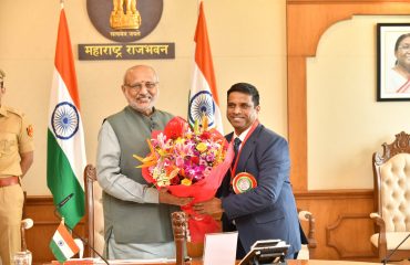 Felicitation of Hon'ble Governor By Hon. Deepak Taware Commissioner for Cooperation