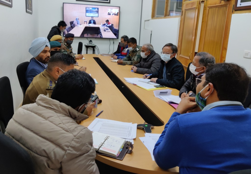 Divisional Commissioner, Ladakh reviews labour influx against COVID situation