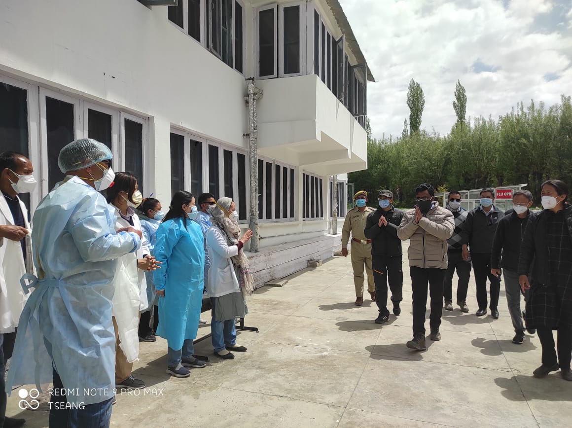 Chairman DDMA Leh visits Nubra to review arrangements for Covid-19 patients Also visits areas of three villages brought under containment, applauds medical staff