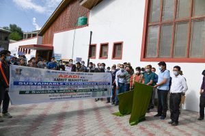 CEC Feroz Khan flags off sustained cleanliness drive in Kargil (3)