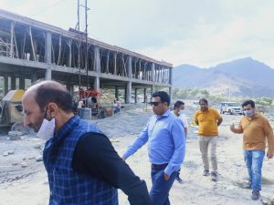 Director School Education Ladakh pays surprise visit of schools at Sankoo, Taisuru (4)