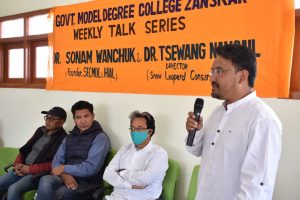 Founder SECMOL, Director Snow Leopard Conservancy interact with faculty, students at GMDC Zanskar (1)